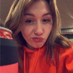 Meet your Posher, Emiley